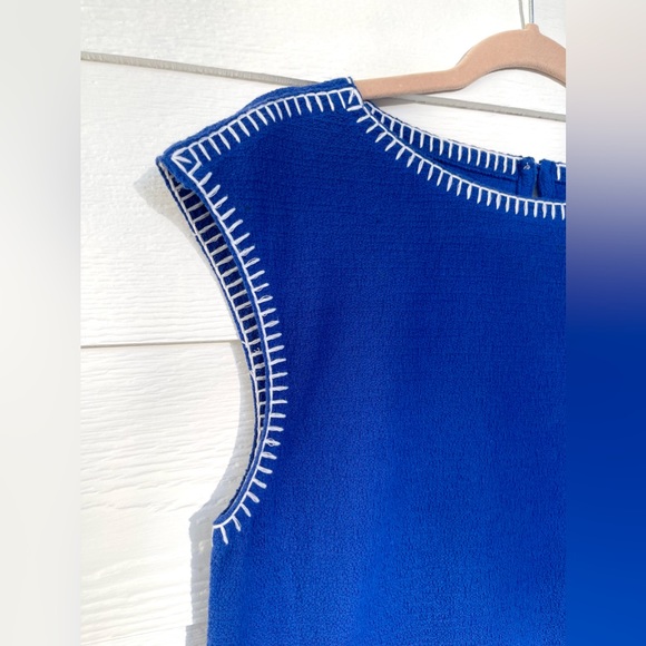 Banana Republic blue top with white embroidered detailing. Size small - Picture 3 of 6